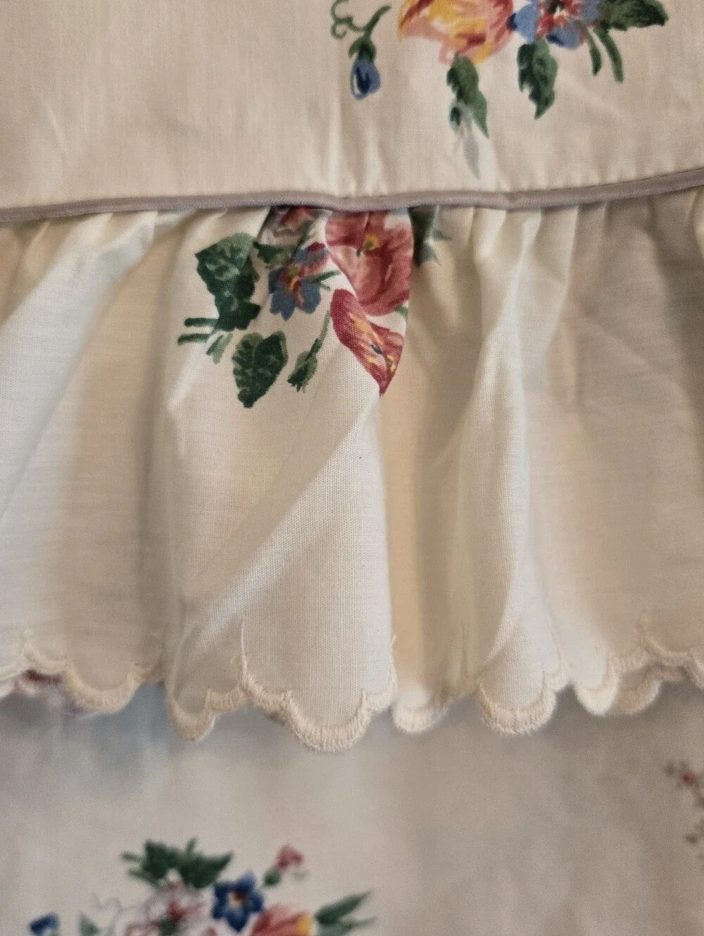 Croscill Vintage Ruffled Floral Twin Flat Sheet And Standard Pillow Case Only